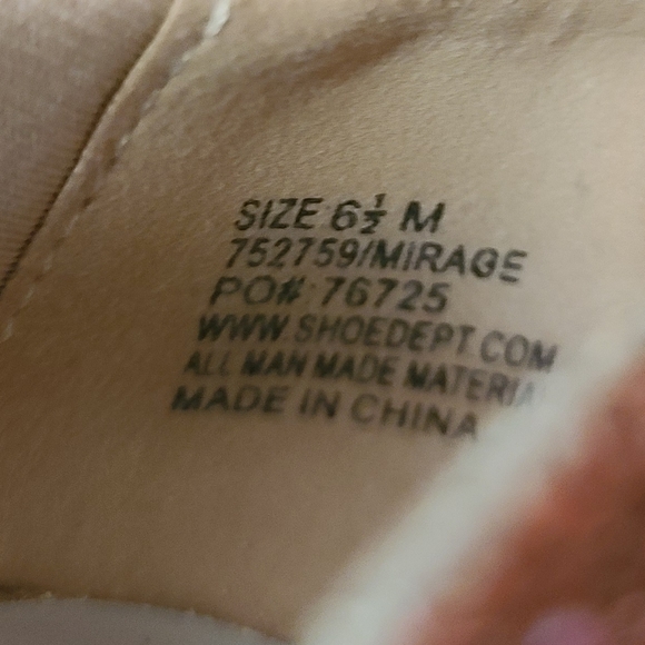 Silver Slipper Mirage Women's Size 6.5 Faux Diamonds Embellished Heel Pumps - Picture 7 of 7